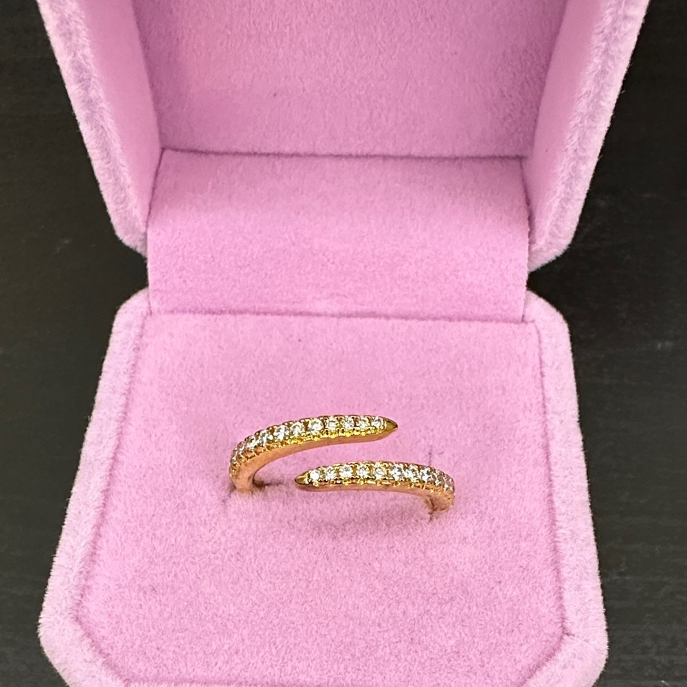 Gold bypass Moissanite ring